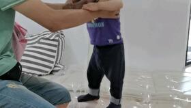 学走路视频,温馨瞬间捕捉成长足迹