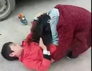 床震摸大腿中间视频,揭秘大腿中间的私密接触